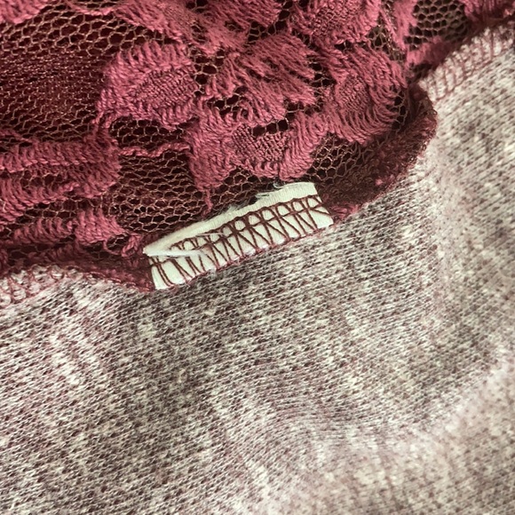 Burgundy sweater with sequence size medium - Picture 5 of 6